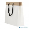 Papieren draagtassen - Wit / Kraftbruin - Recycle - Zijaanzicht voor
