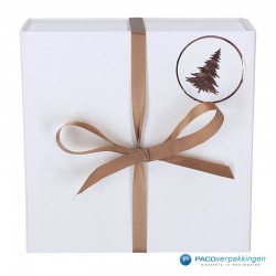 Cadeau stickers - Sneeuwvlok en kerstboom - Brons op wit - Toepassingsfoto