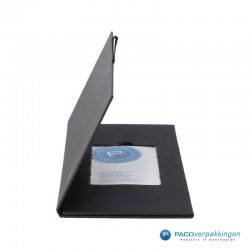 Giftcard Verpakking Met Magneet - Zwart Mat - Premium - Vooraanzicht