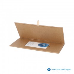 Giftcard Verpakking Met Magneet - Naturel Kraft - Premium - Schuinaanzicht
