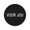 Cadeau stickers - VOOR JOU - Wit op zwart - Close-up
